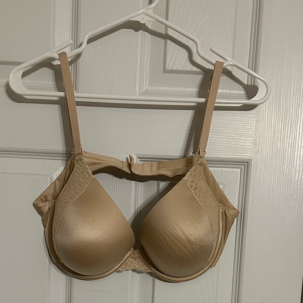 Maidenform push up bra is Size 40C